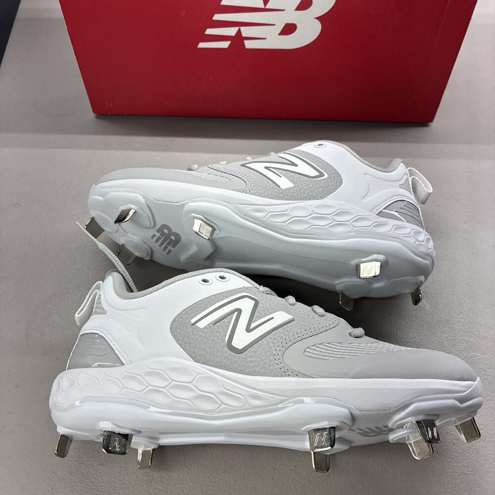New Balance Women's 6 Fresh Foam VELOv3 Softball Cleats - SMVELOG3 - Grey/White